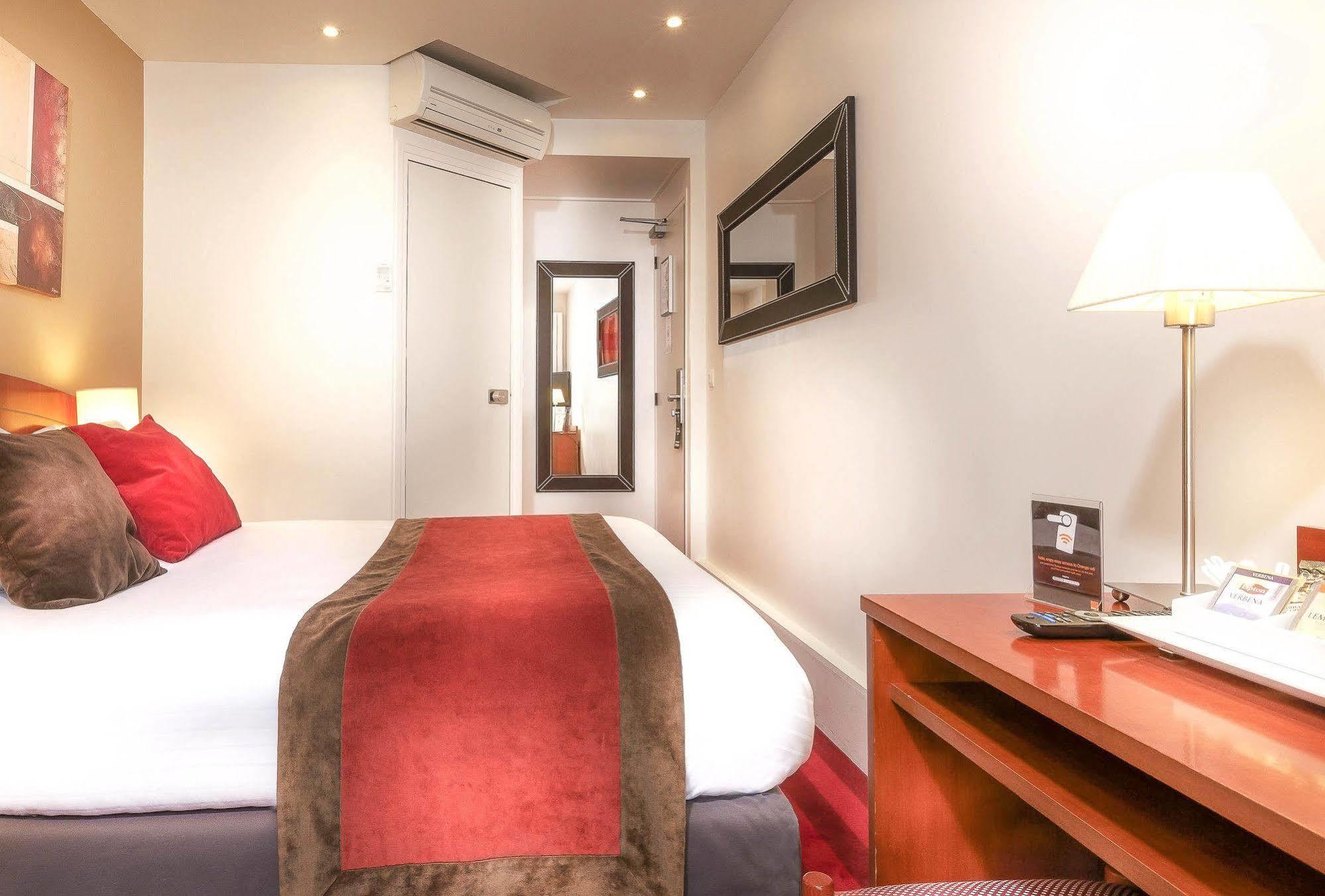 Europe Hotel Paris Eiffel Екстериор снимка