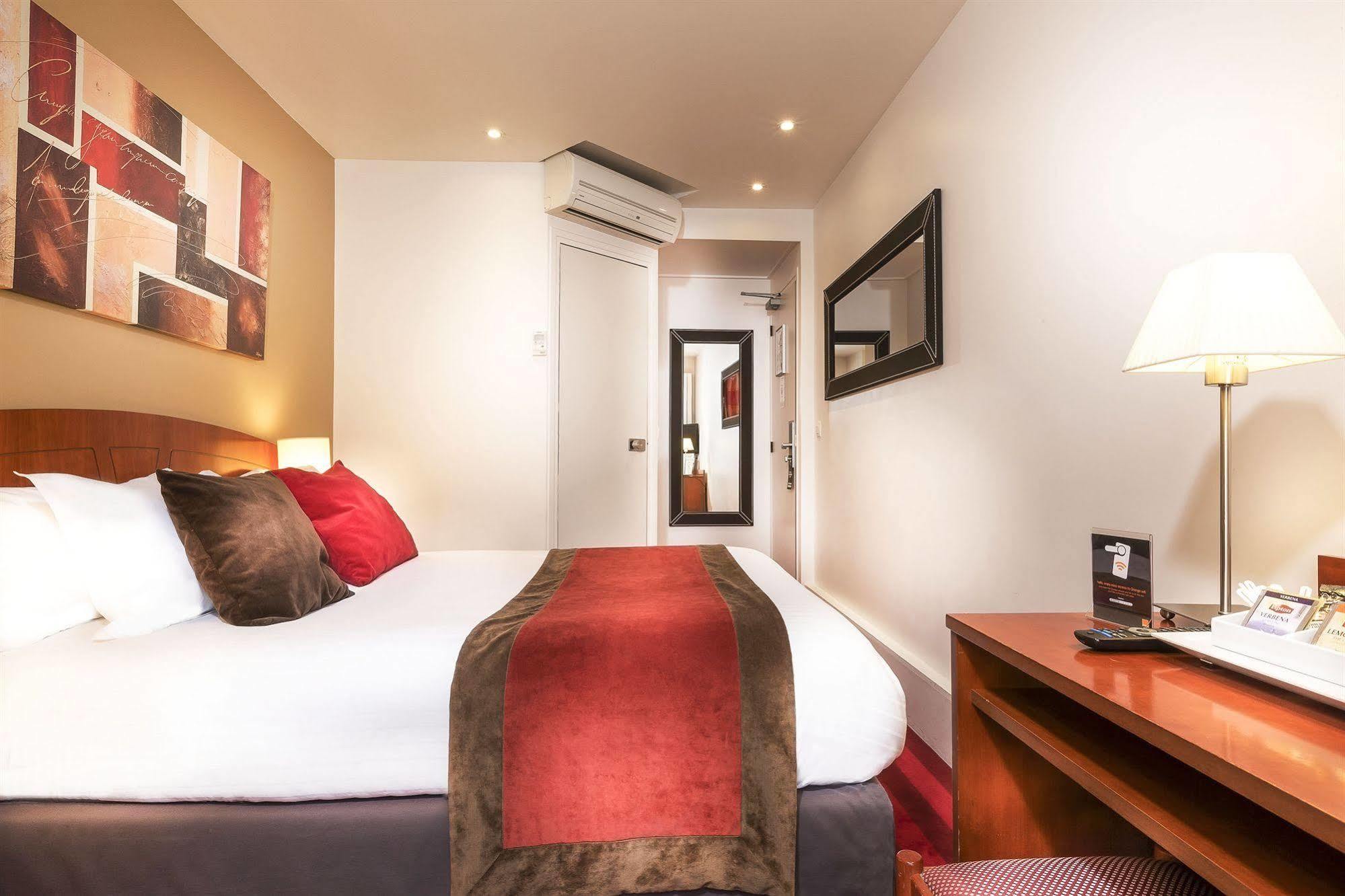 Europe Hotel Paris Eiffel Екстериор снимка